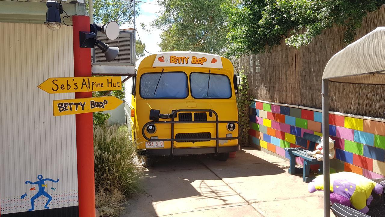 Alice'S Secret Travellers Inn Alice Springs Exterior foto